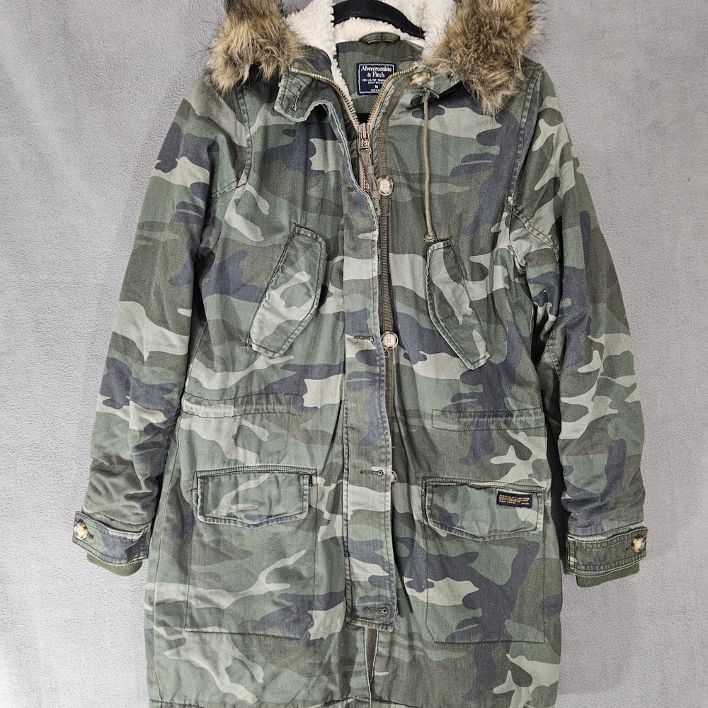 Abercrombie & Fitch Women's Faux Fur Sherpa Lined Hooded Parka Jacket Medium